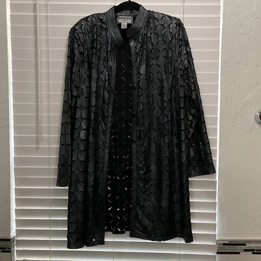 Vtg. 100% lamb Stillman Studio NY Black Textured Leather Long Jacket